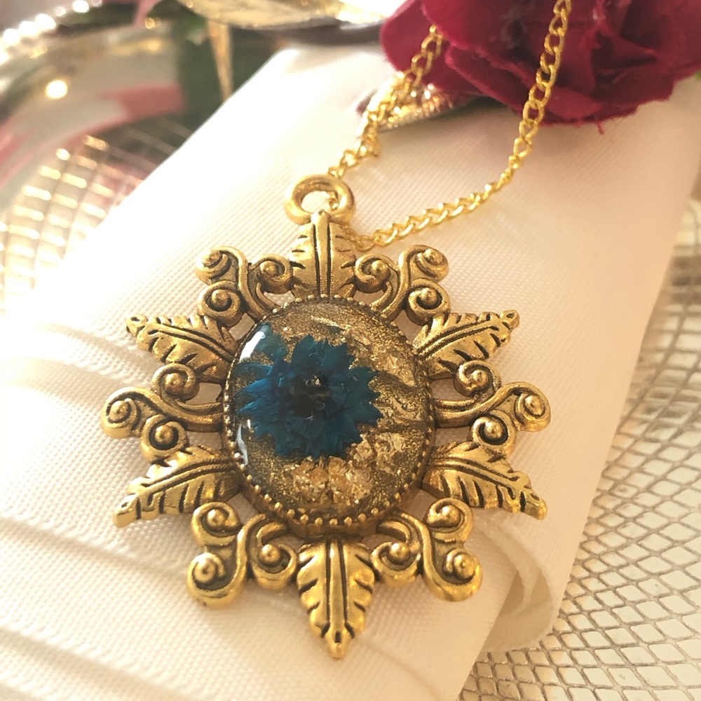 Vintage style pendant
